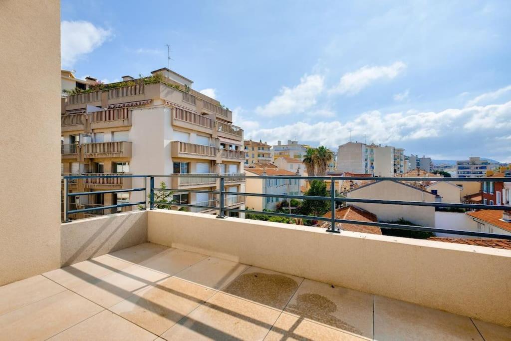 T2 Avec Terrasse Et Parking Prive Au Coeur De Nizza Exterior foto